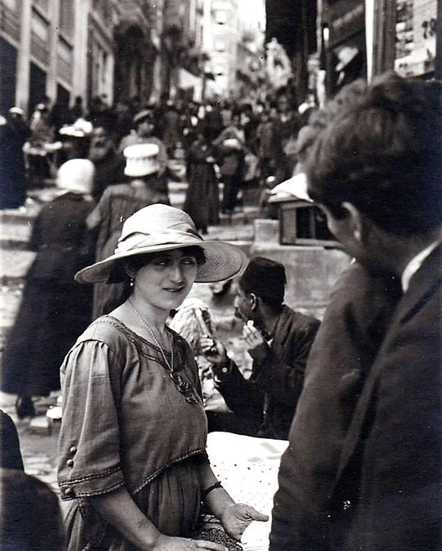 Karaköy Yüksek Kaldırım, İstanbul, 1920.webp