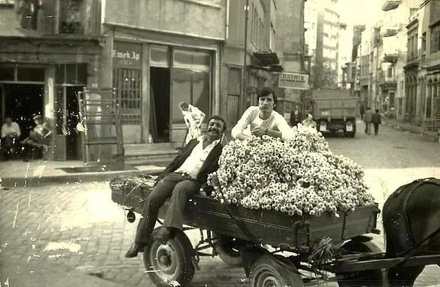 Sarımsak satıcıları, İstanbul, 1970.webp