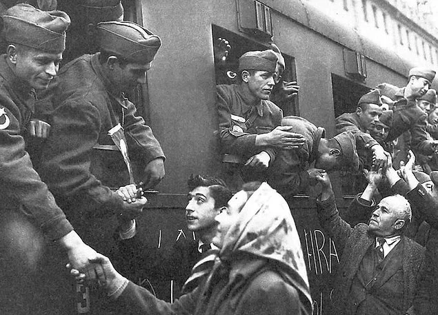Güney Kore'ye uğurlanan askerler, İstanbul, 195.webp