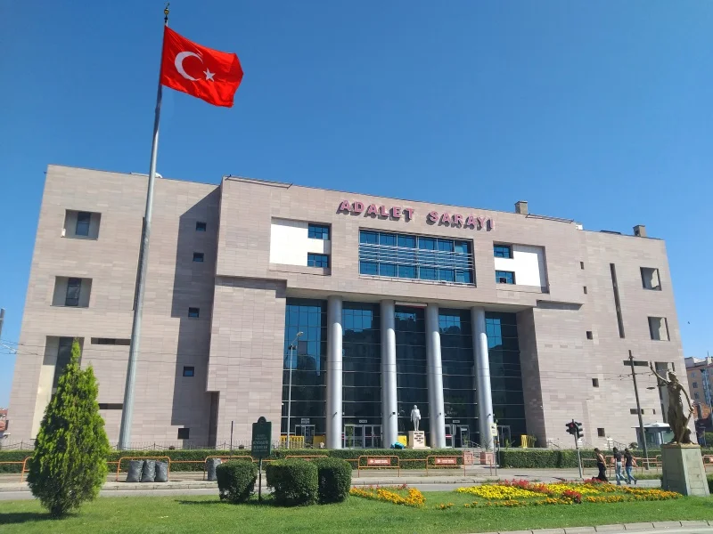 rüyada-adliye-görmek.webp